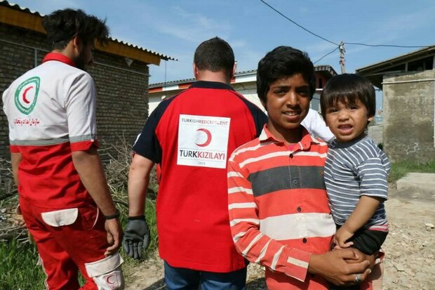 توزیع کمک های امدادی هلال احمر ترکیه در روستای تازه آباد چن سبلی